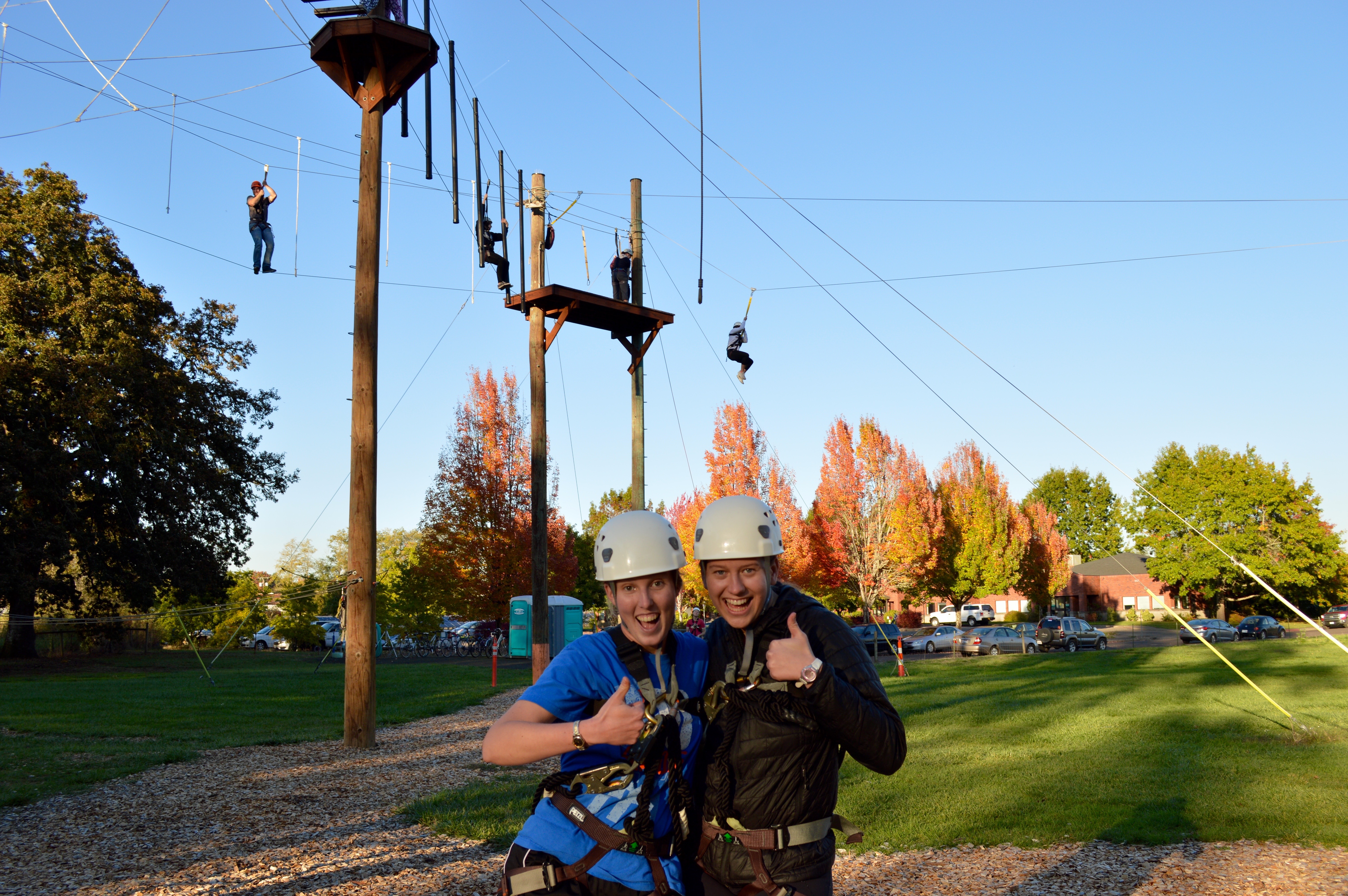 2 people in front of a ropes course